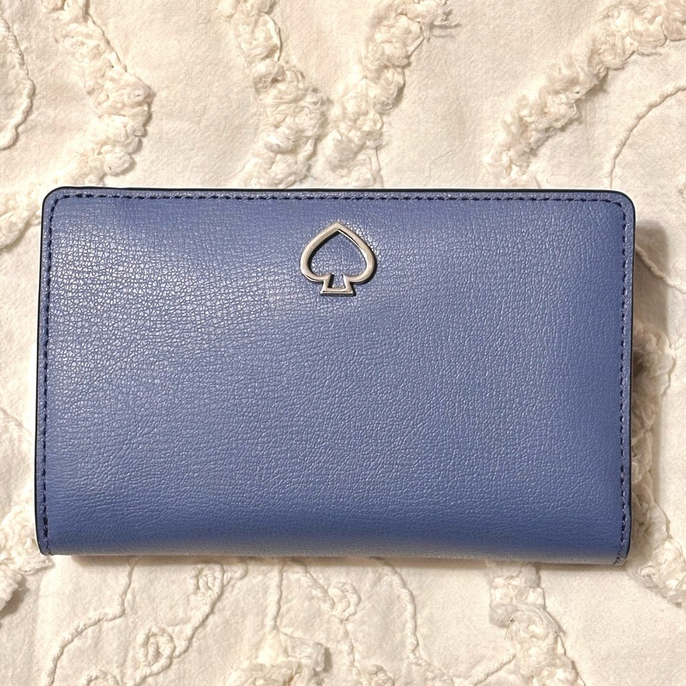Kate Spade Adel Medium Bifold Wallet in Blueberry Cobbler. NWT
